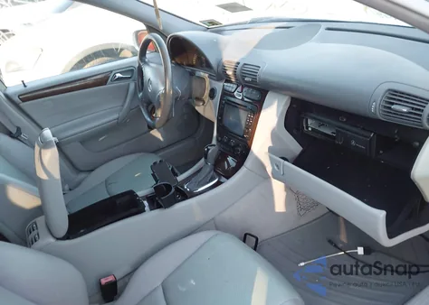 2003 Mercedes-Benz C 240 z USA, uszkodzony, nr VIN WDBRF61J33A523753